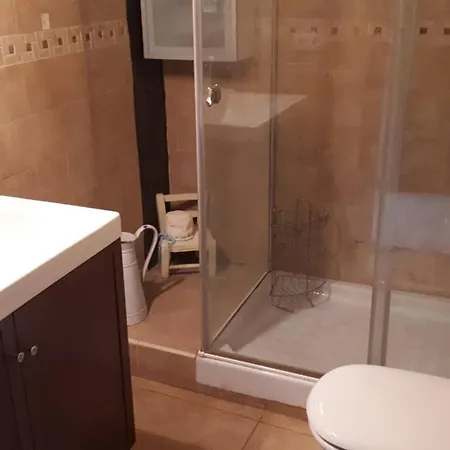 Beautiful 5-bed In וילה Villanovilla