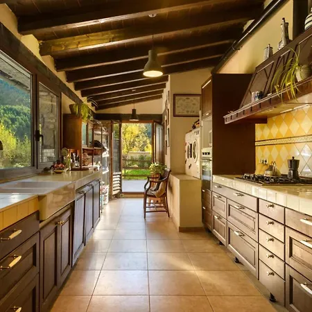 Beautiful 5-bed In * Villanovilla